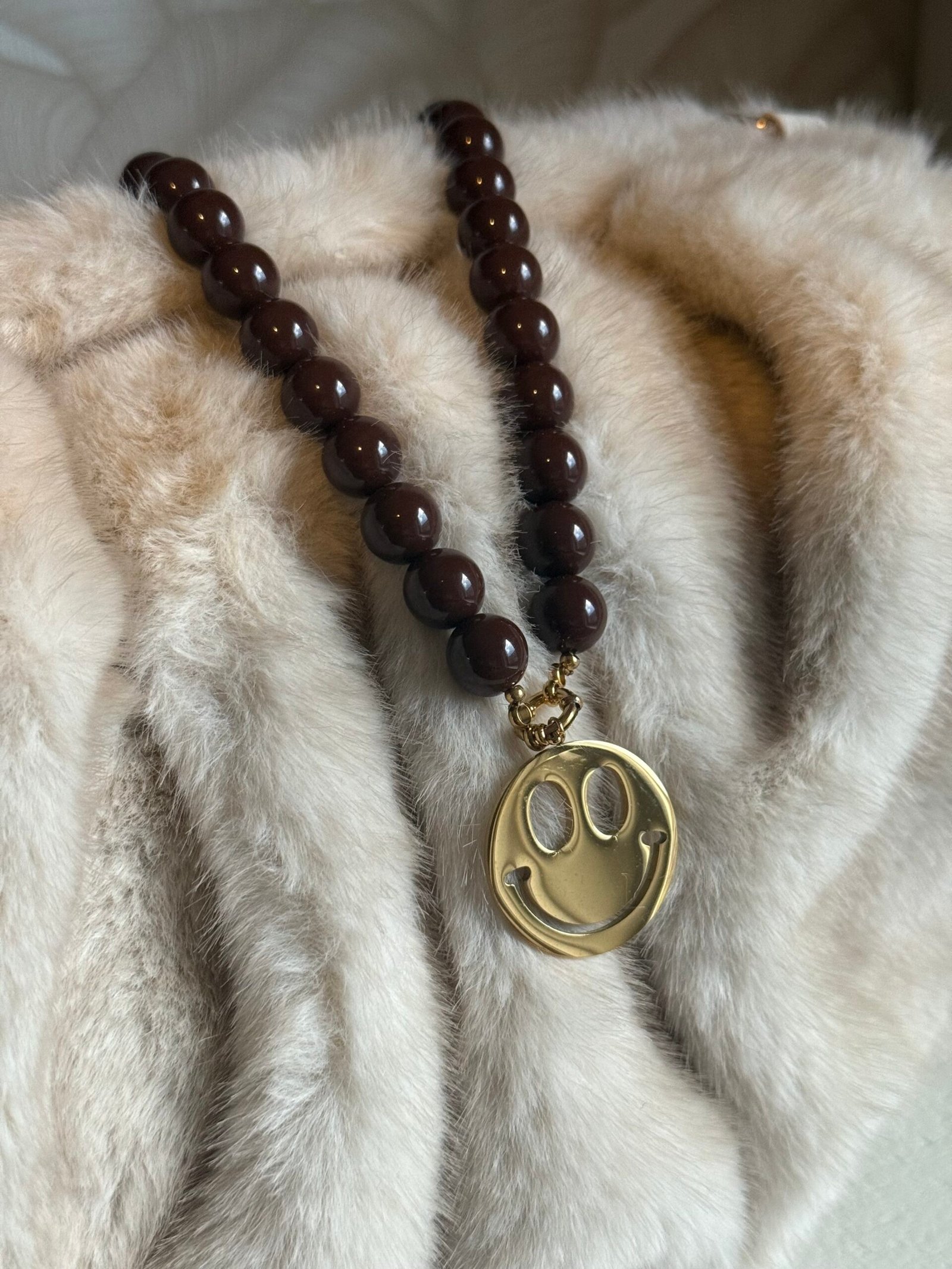 Smiley ketting bruine kralen