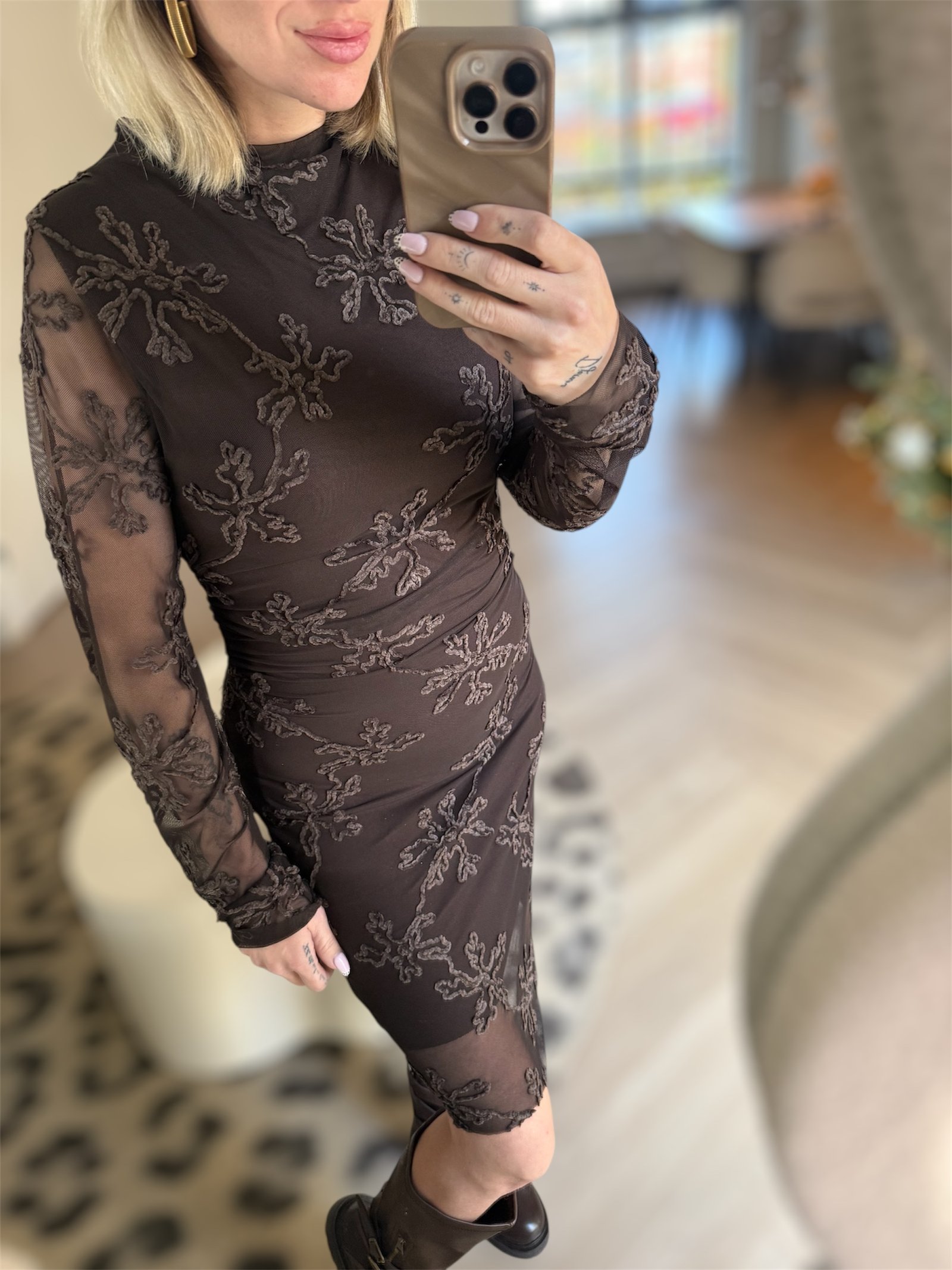 Jurkje bruin met bloem motief