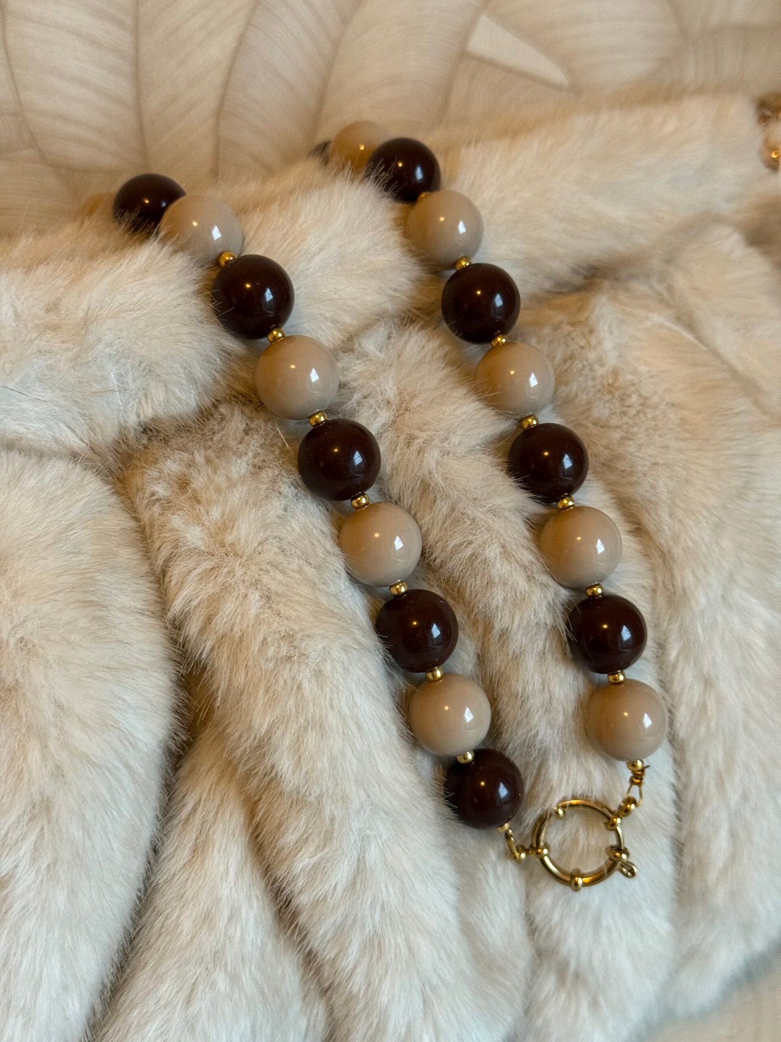 Kralen ketting bruin met beige