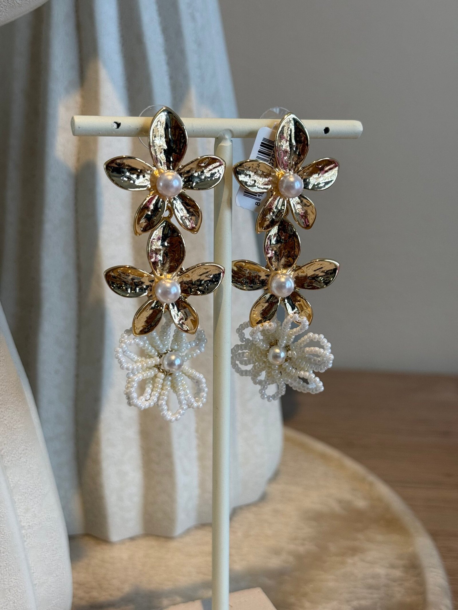 Bloem oorbellen goud parels