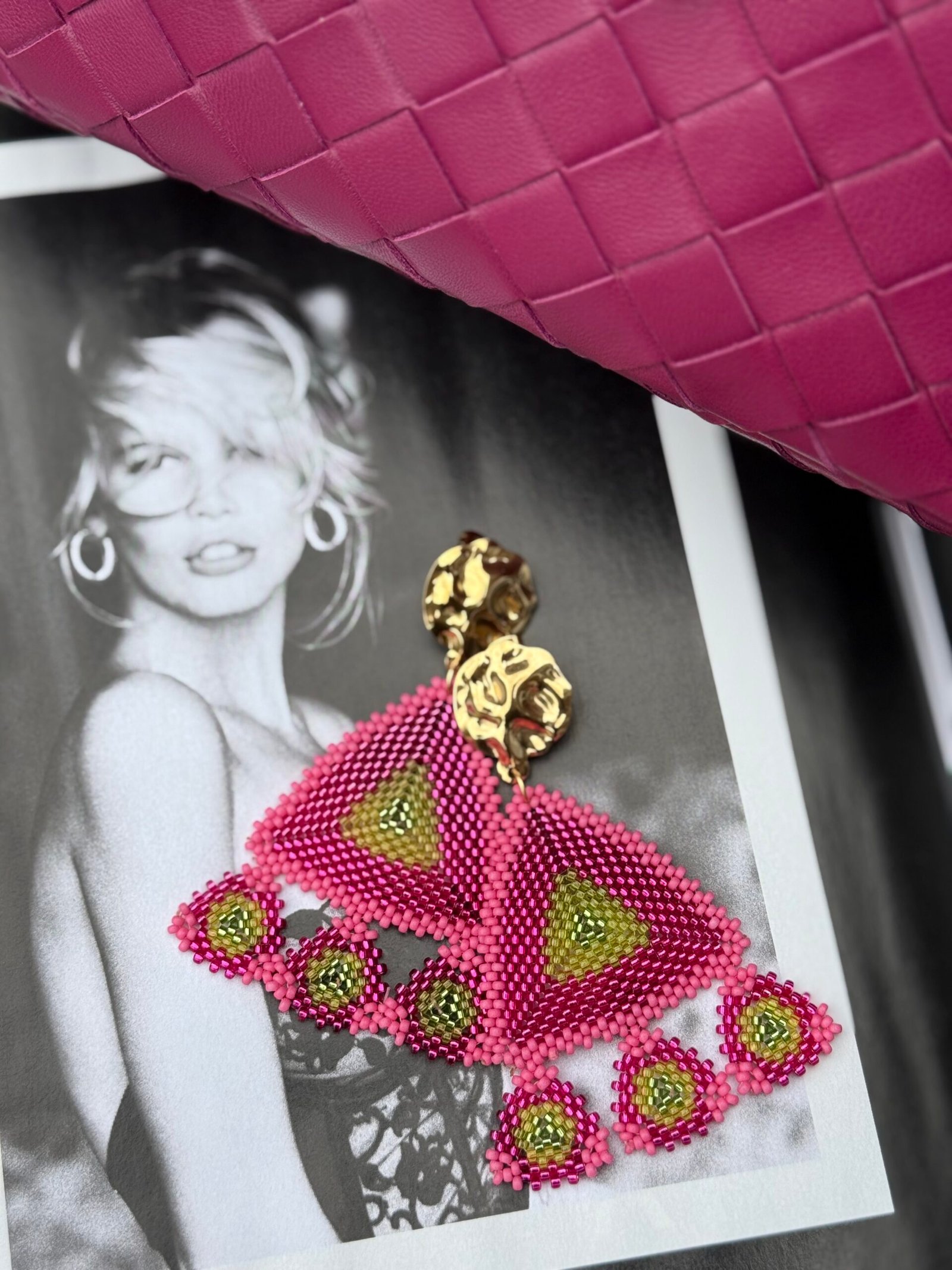 By M oorbellen driehoek gekleurd roze met groen