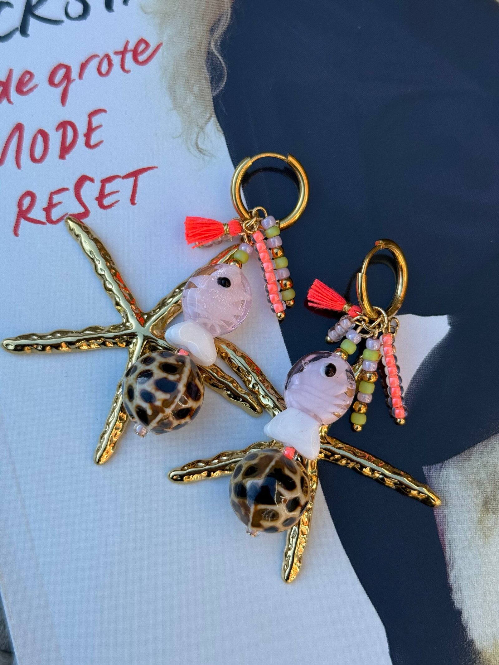 By M zeester oorbellen met bedels