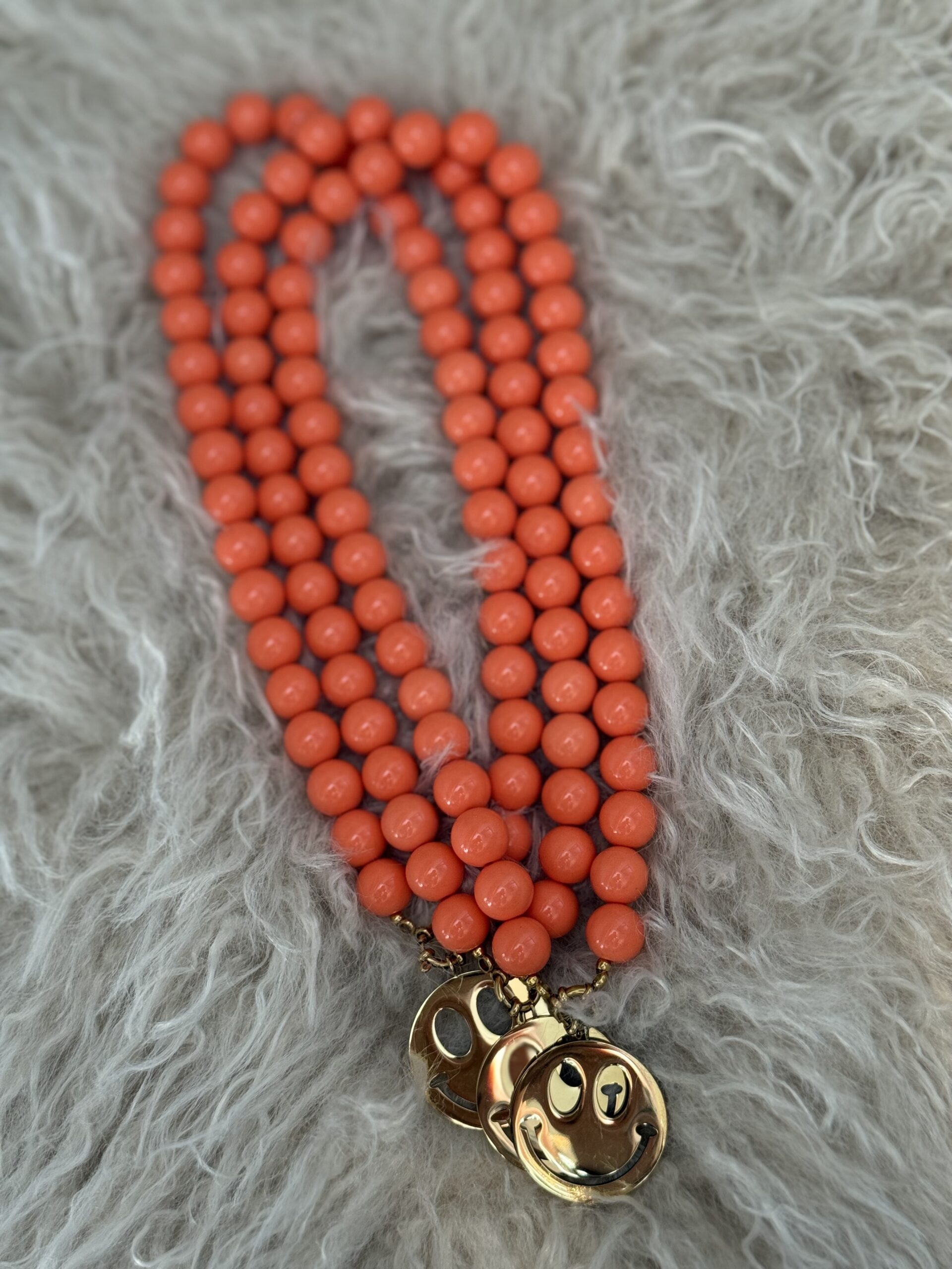 zalm kleurige kralen ketting smiley