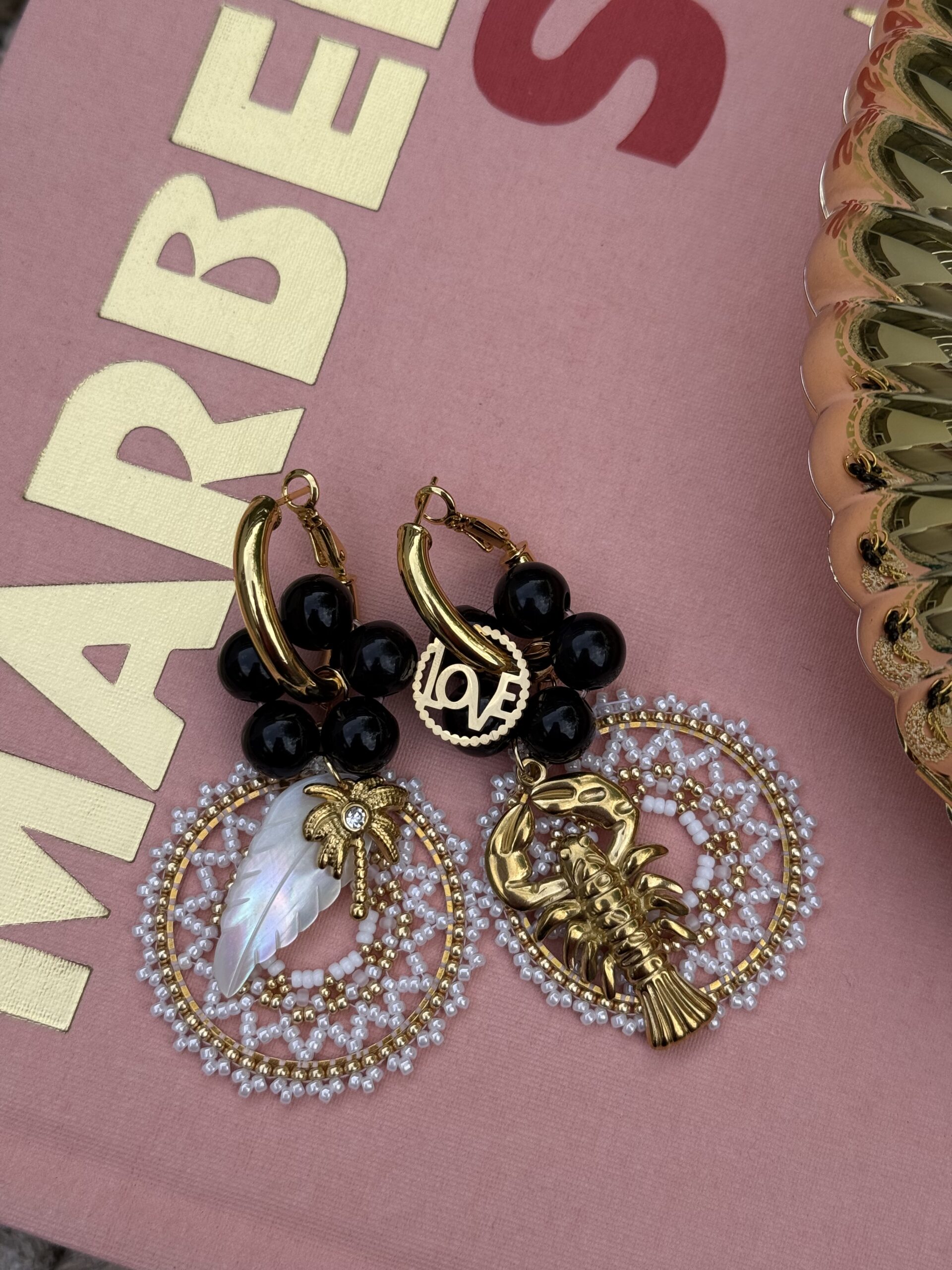 By M oorbellen zwart crème kreeft