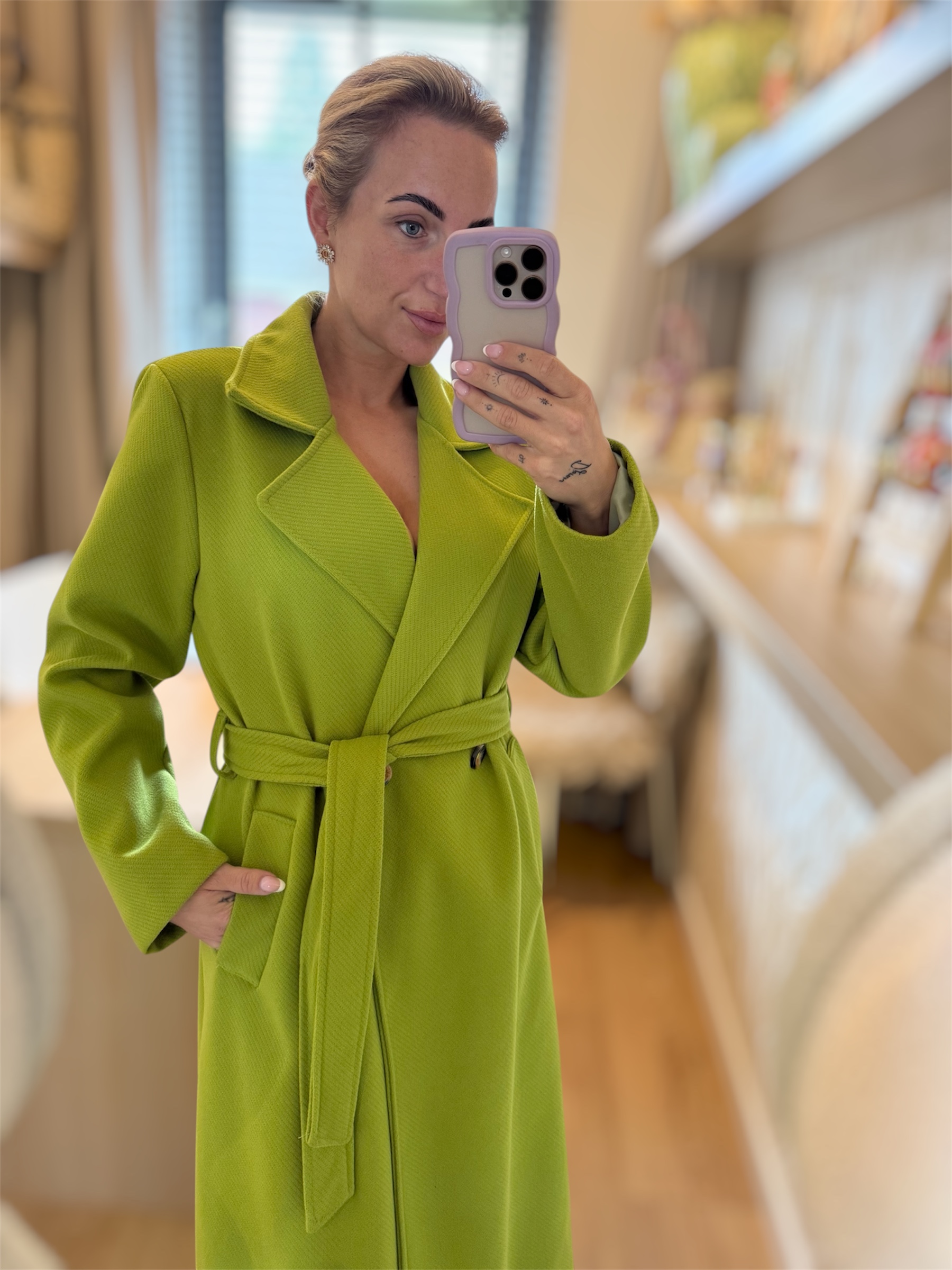 Lange trenchcoat appeltjes groen