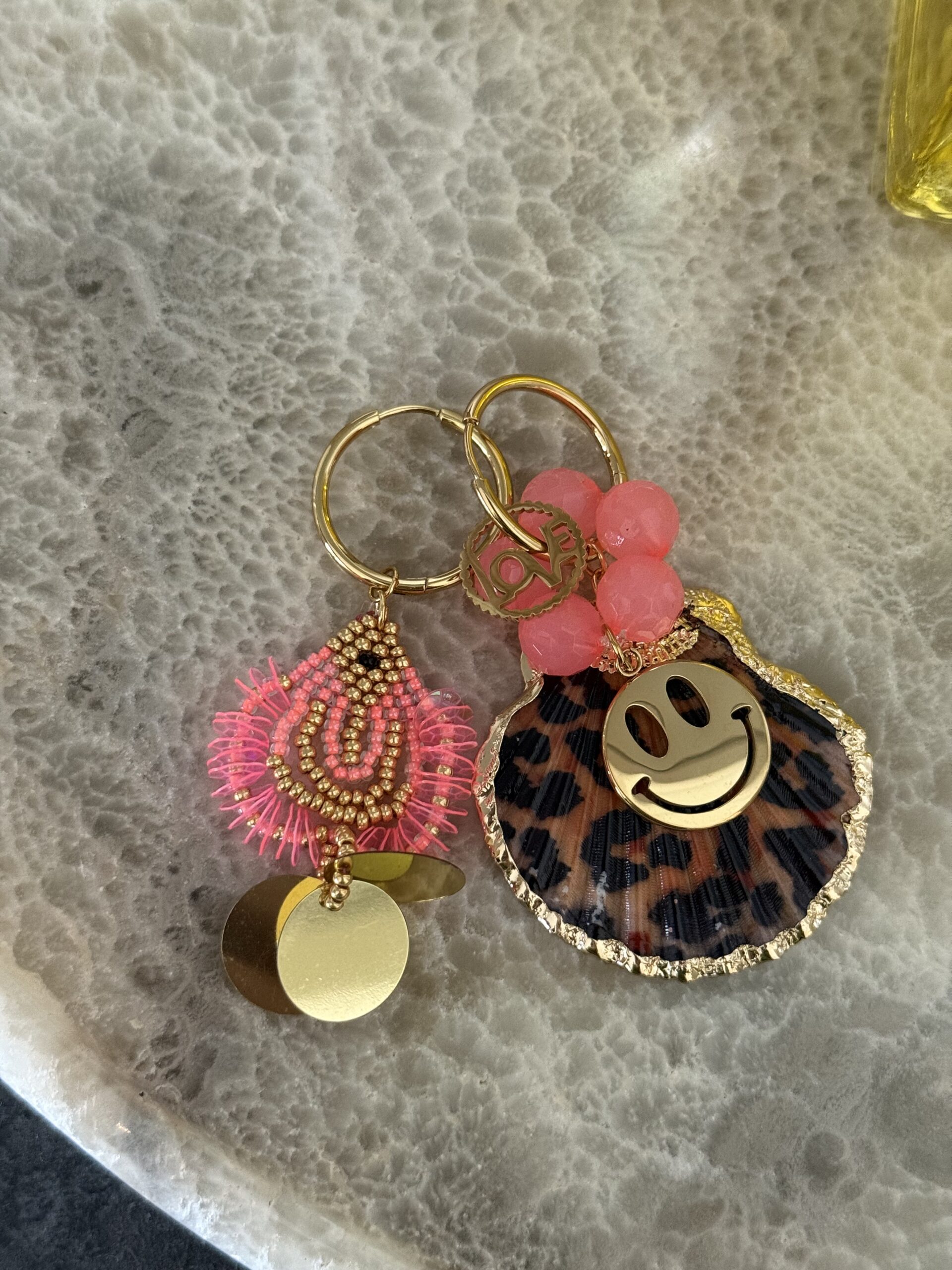 By M oorbellen neon vis tijgerprint schelp smiley
